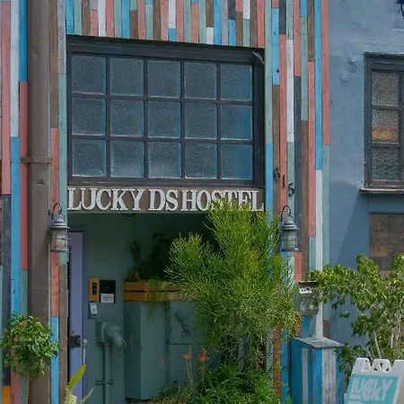 Lucky D'S Youth And Traveler'S Hostel